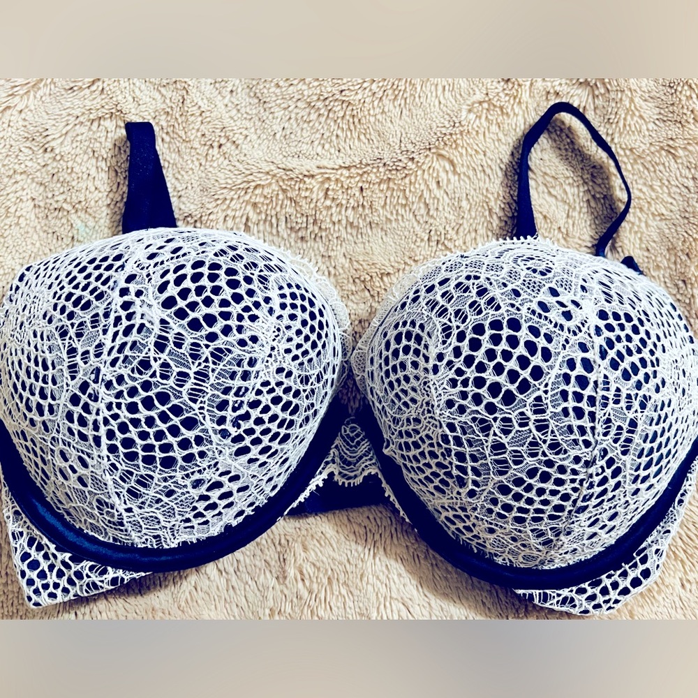 Victoria's Secret padded push-up bra w/underwire, navy blue white lace overlay.
